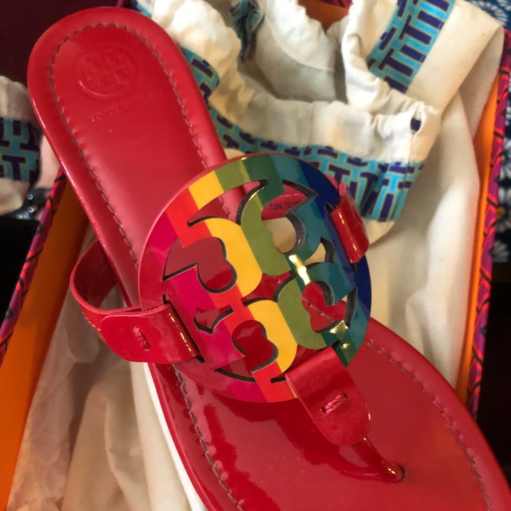 Slightly worn Tory Burch sandals…. Comes in original box with dust bag size 8.5